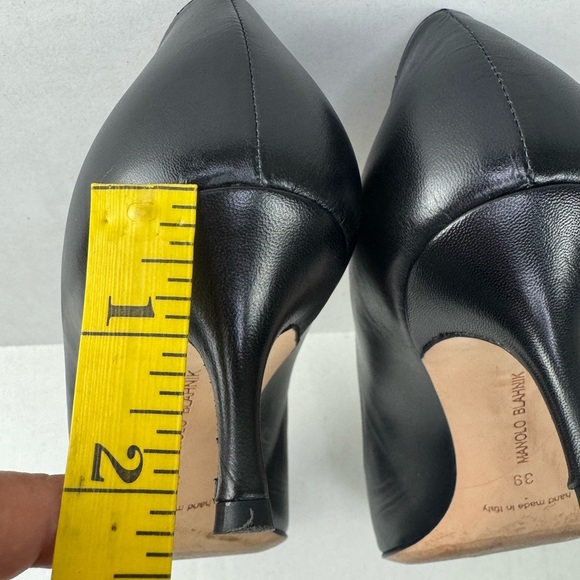 Manolo Blahnik Black Pointed Toe Heel Pumps Size 39. - Picture 8 of 8